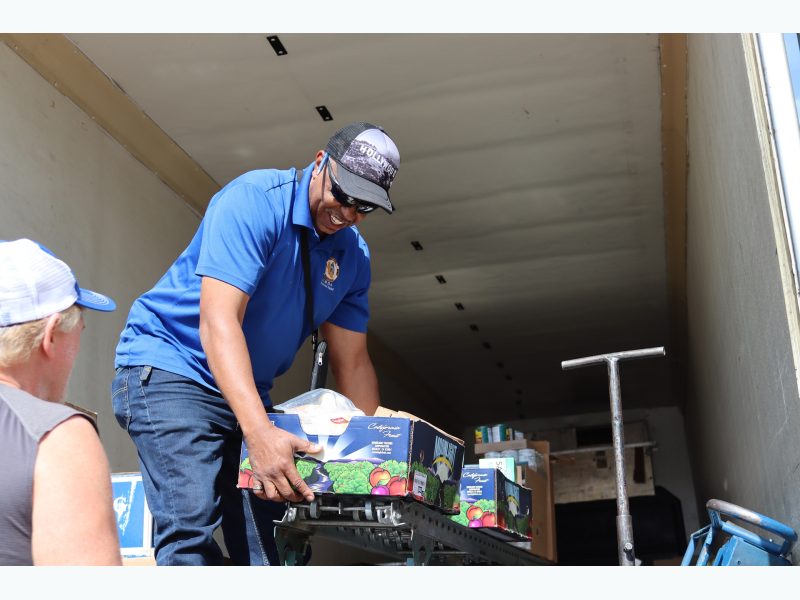Beginning of distribution, good conversations, good friends, good food,
always a happy occasion. Ronald Buckman helping tribal member Tiger Paulk unloading goods for the California Valley Miwok Tribe.
